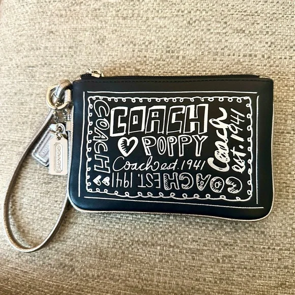 Coach Poppy Black & Gold Bag Convertible Wristlet With Metal & Leather Hang Tags - Picture 10 of 11